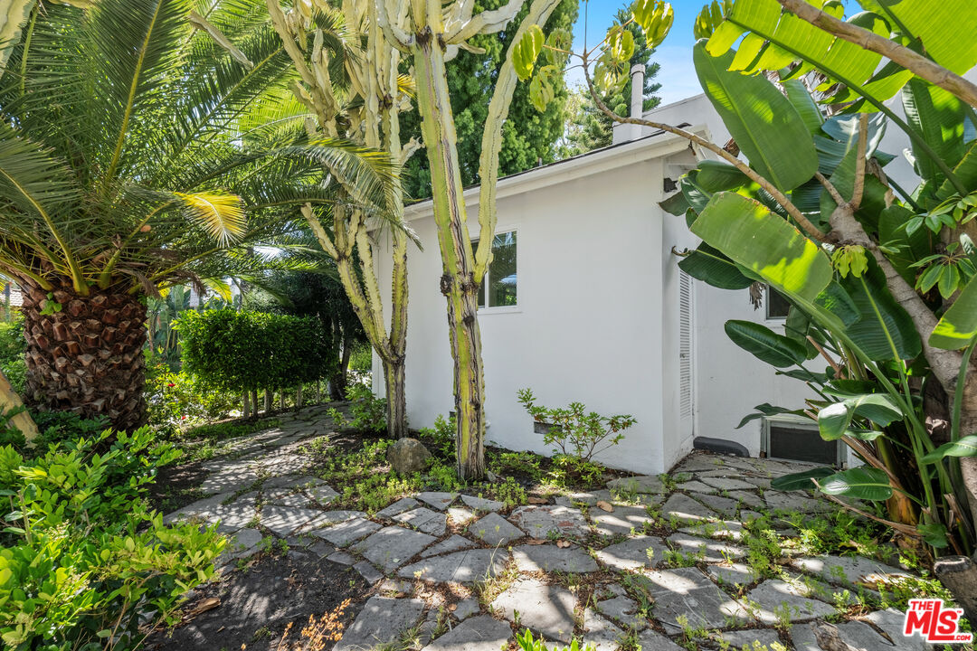 739 Westbourne Dr