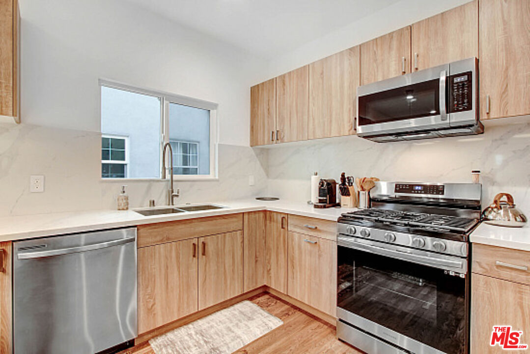 434 N Ogden Dr Unit: 436 1/2