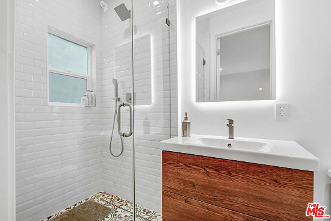 434 N Ogden Dr Unit: 436 1/2