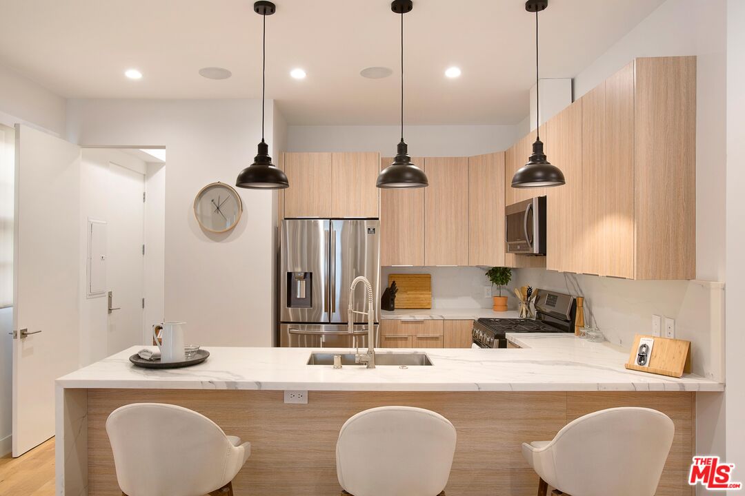 418 N Stanley Ave Unit: 420