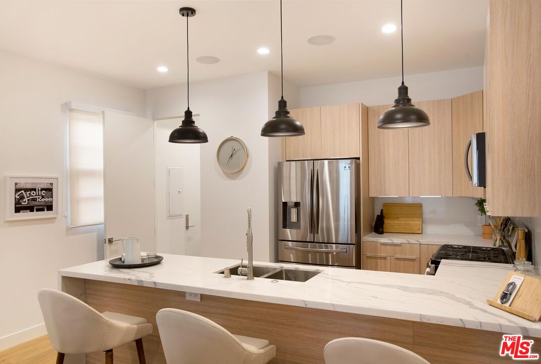 418 N Stanley Ave Unit: 420