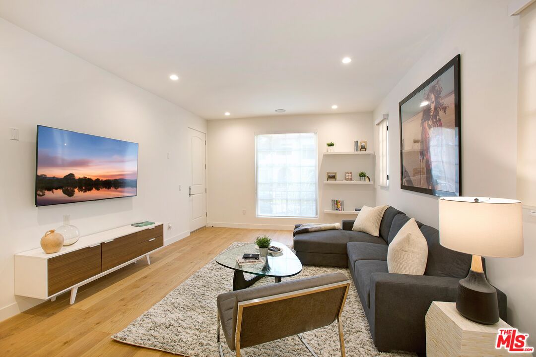 418 N Stanley Ave Unit: 420