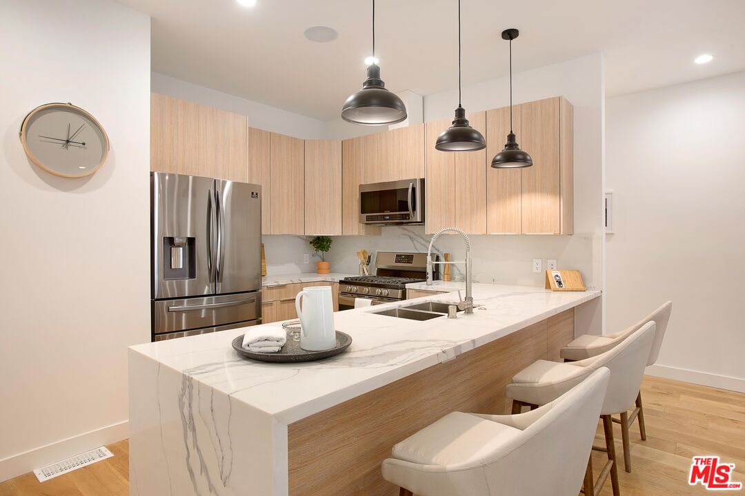 418 N Stanley Ave Unit: 420