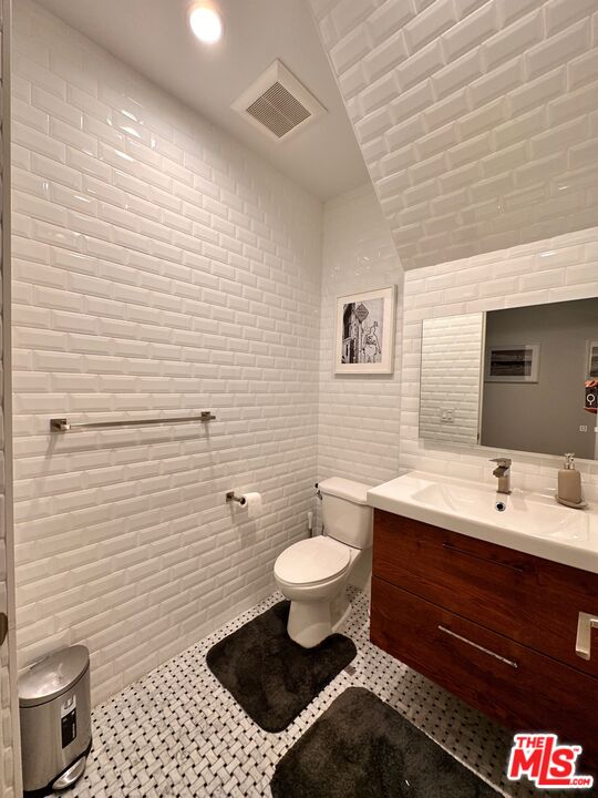 418 N Stanley Ave Unit: 420