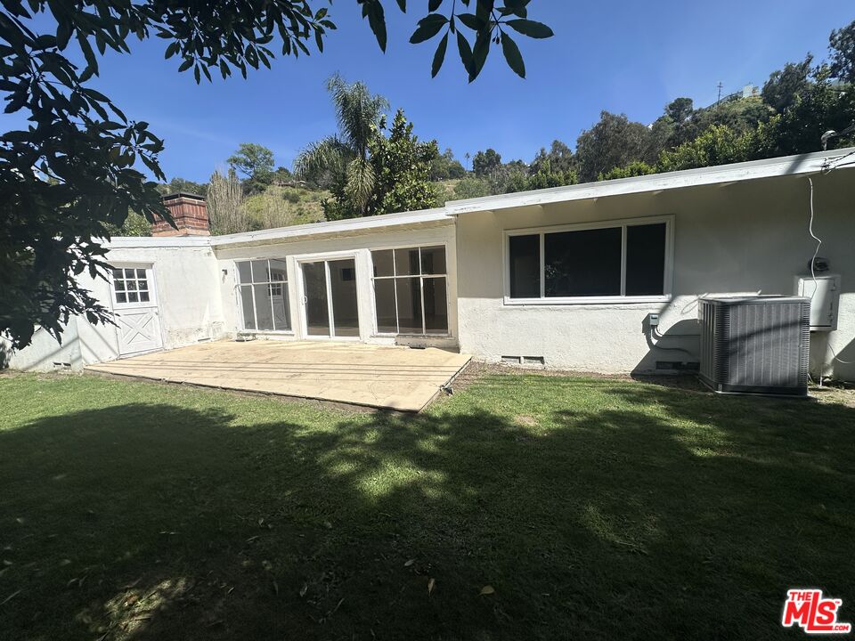 1555 San Ysidro Dr