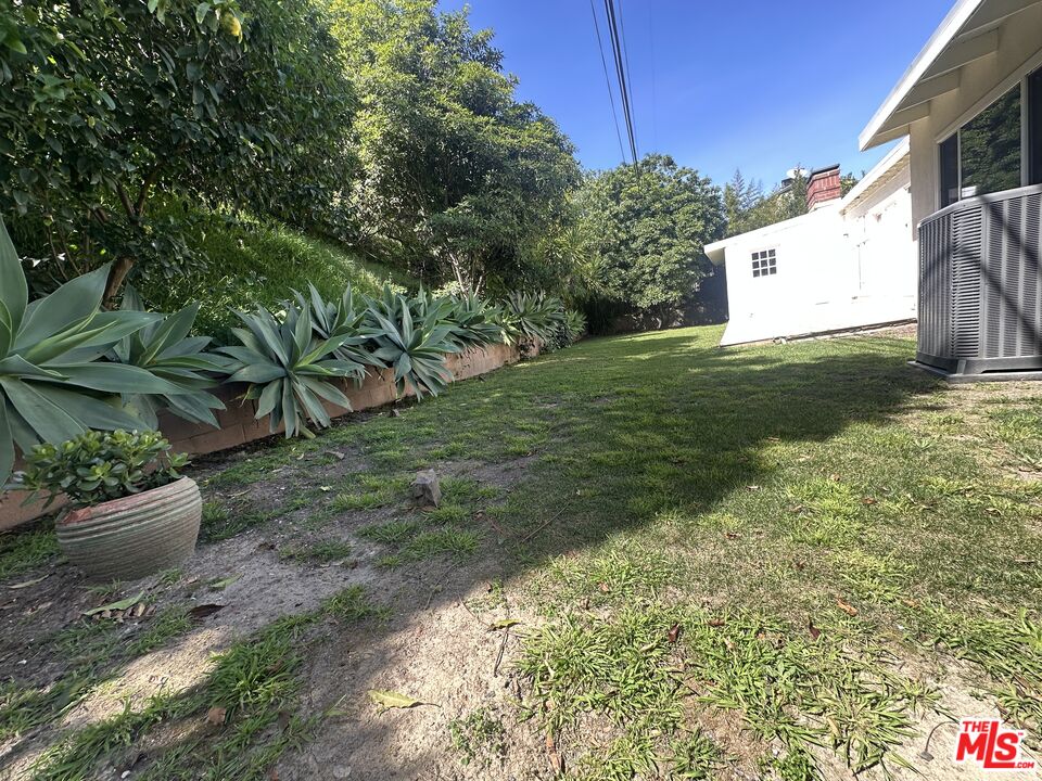 1555 San Ysidro Dr