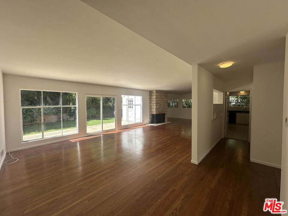 1555 San Ysidro Dr