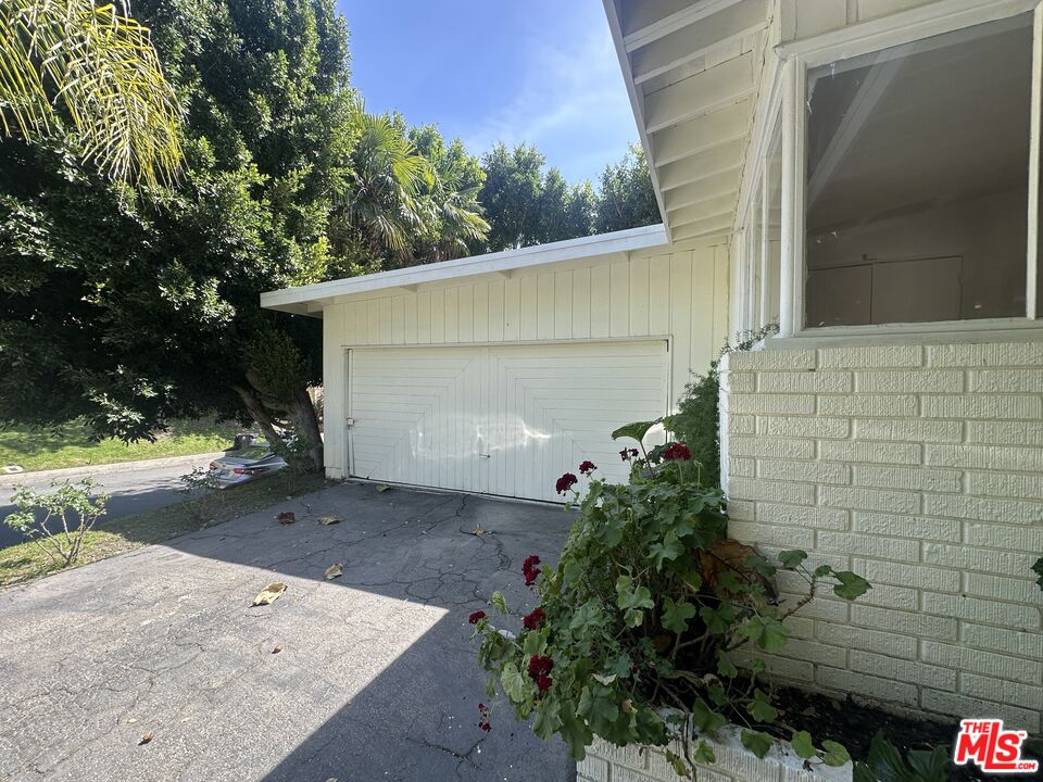 1555 San Ysidro Dr