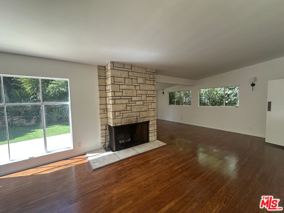 1555 San Ysidro Dr