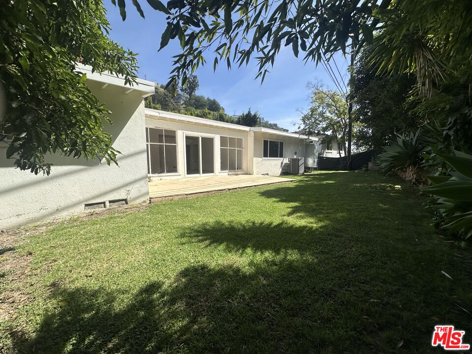 1555 San Ysidro Dr