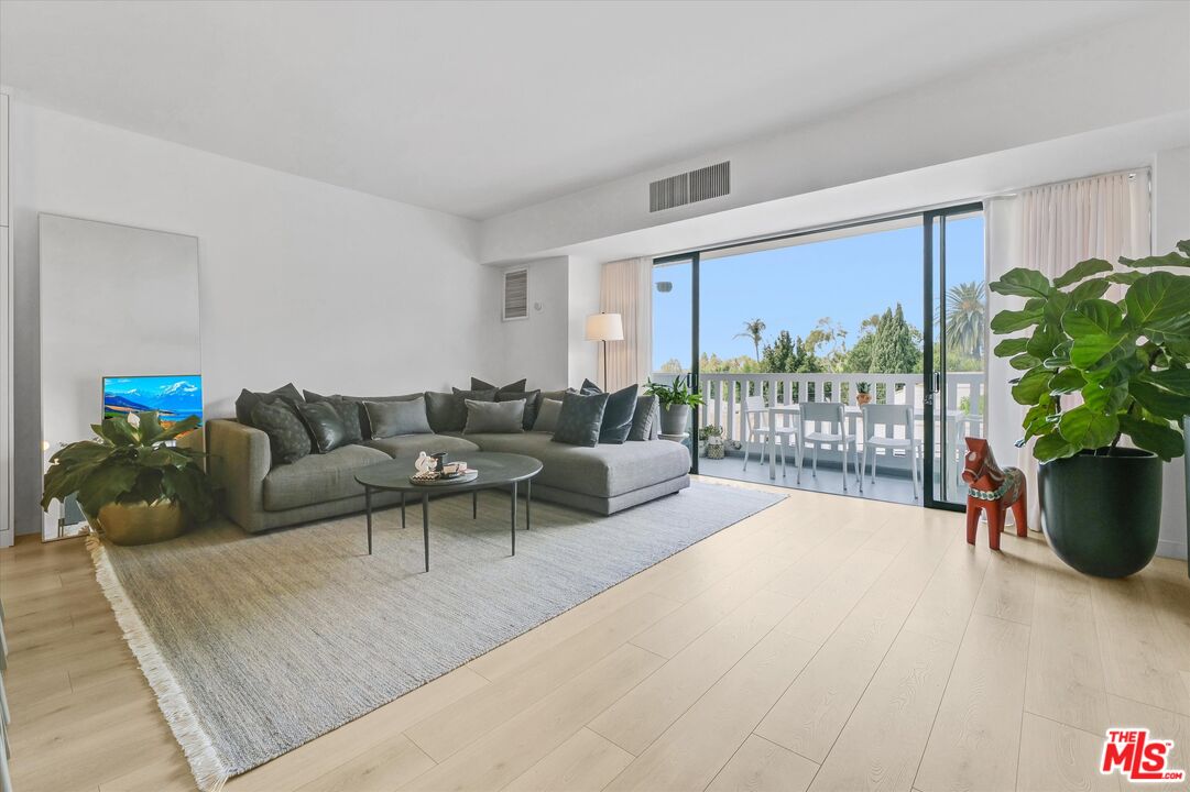 999 N Doheny Dr Unit: 312