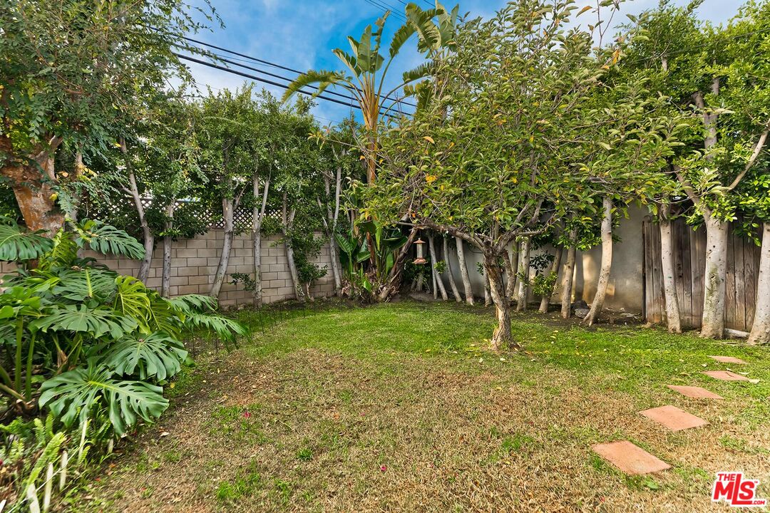 1923 S Crescent Heights Blvd