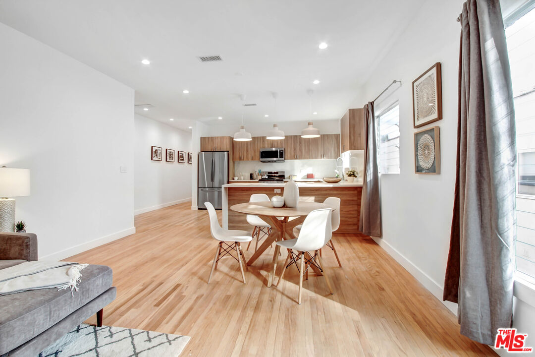 434 N Ogden Dr Unit: 434 1/2