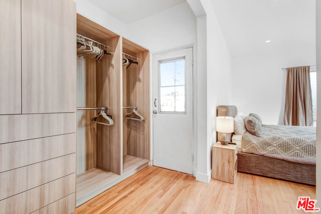 434 N Ogden Dr Unit: 434 1/2