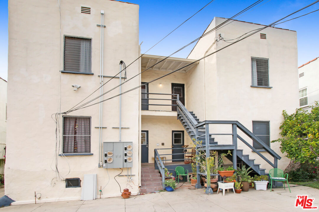 434 N Ogden Dr Unit: 434 1/2