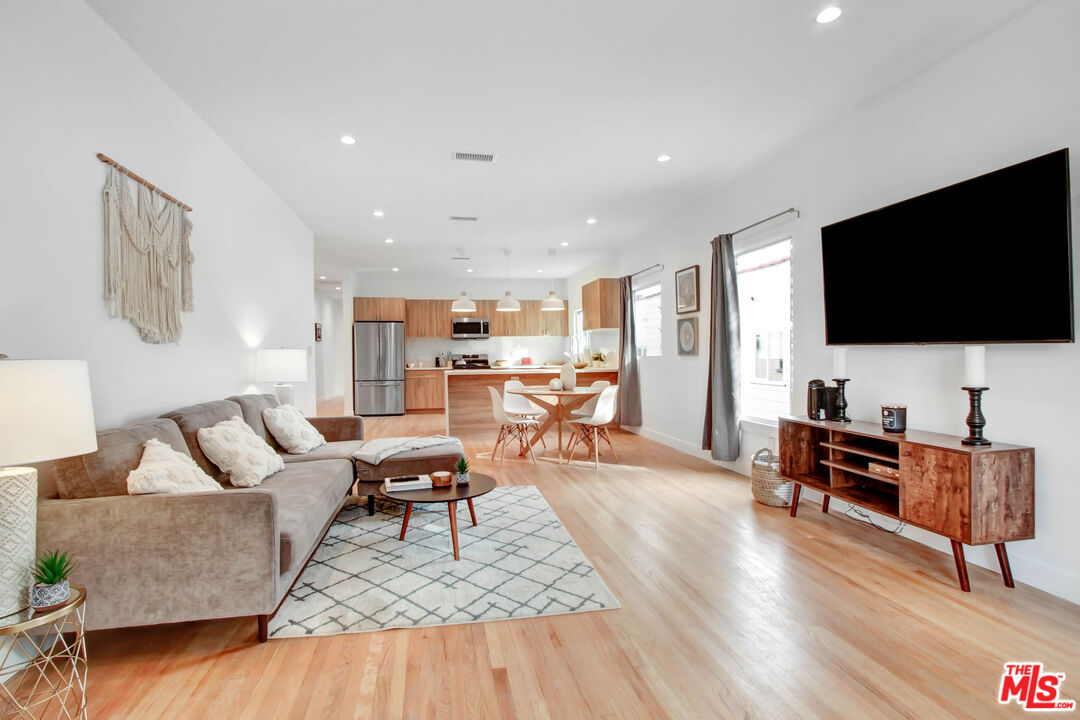 434 N Ogden Dr Unit: 434 1/2