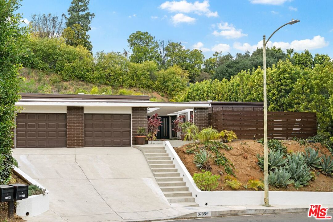 3135 CHANDELLE RD
