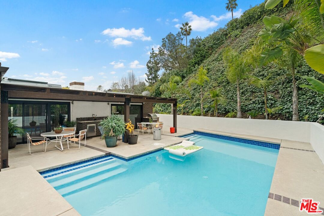 3135 CHANDELLE RD