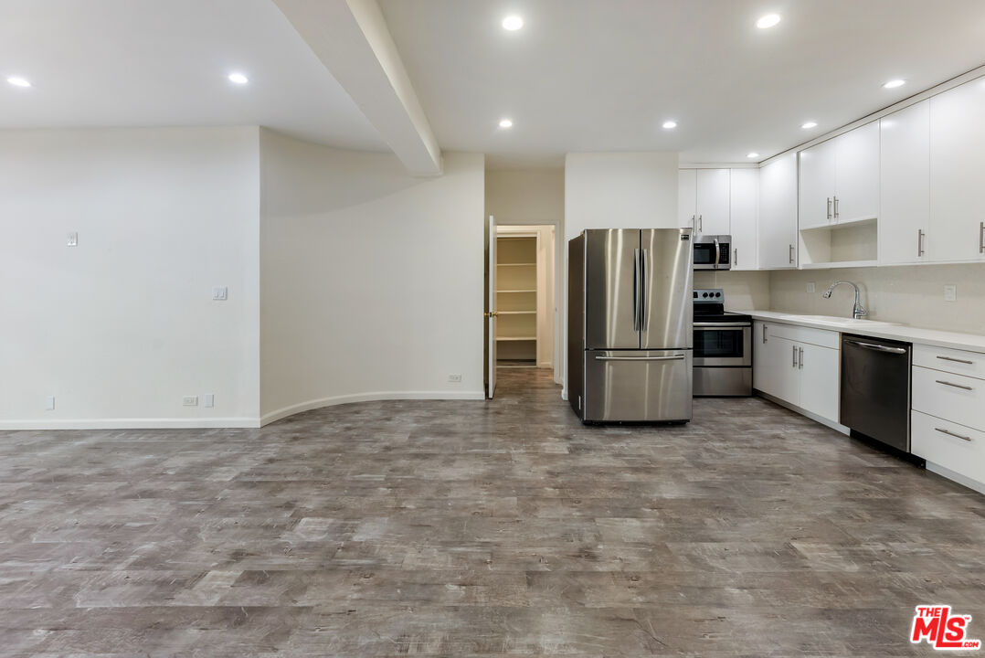 1440 Veteran Ave Unit: 220