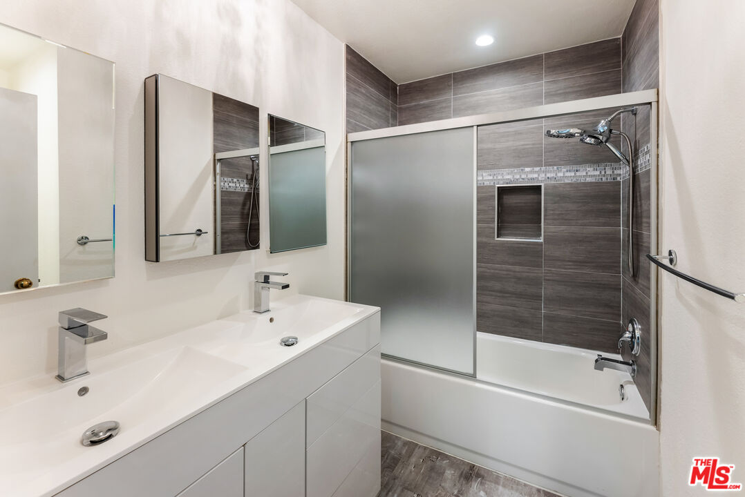 1440 Veteran Ave Unit: 220