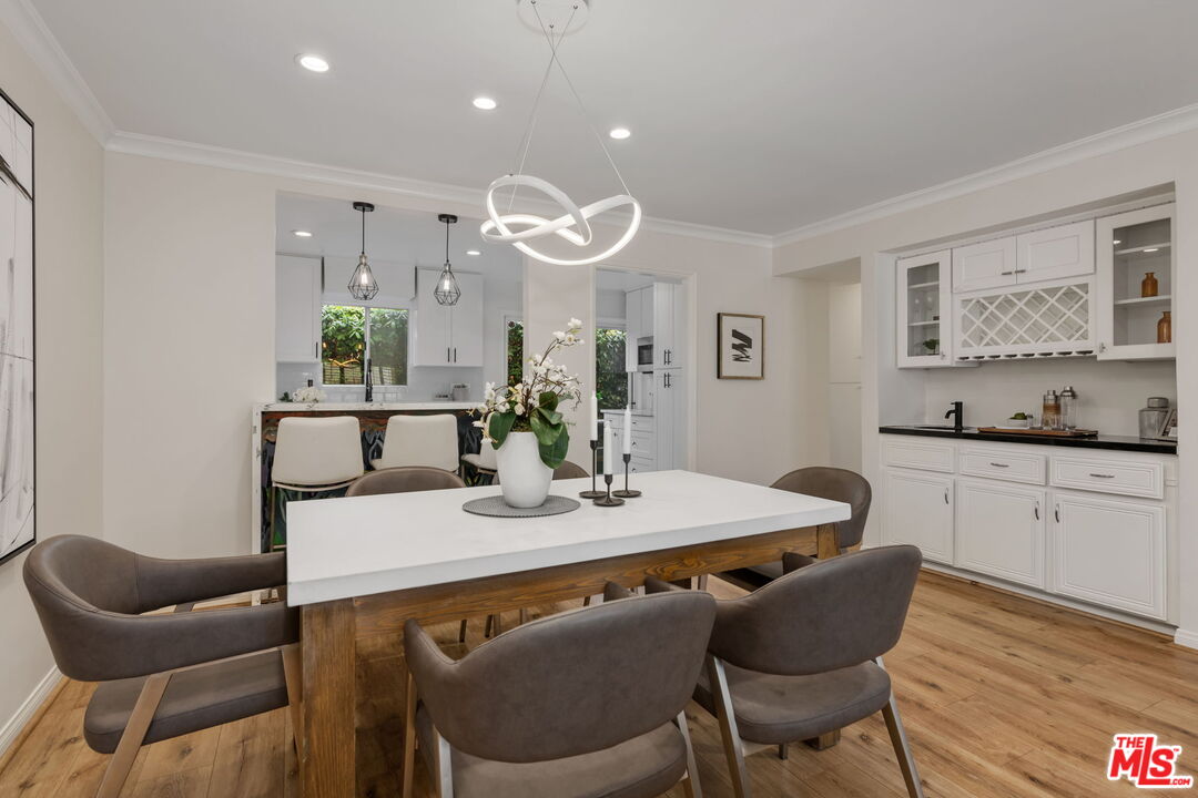 843 N Martel Ave Unit: 2