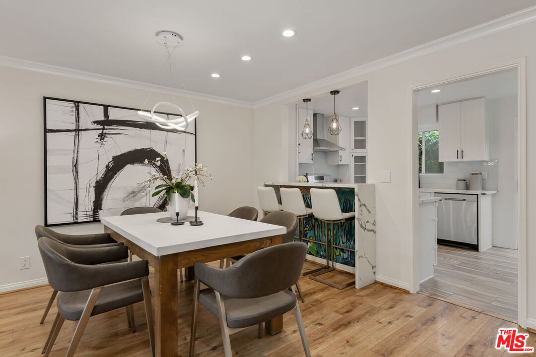 843 N Martel Ave Unit: 2