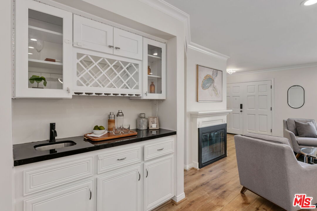 843 N Martel Ave Unit: 2