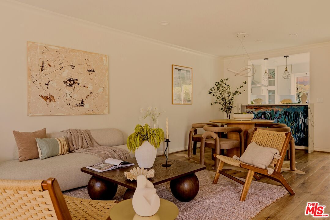 843 N Martel Ave Unit: 2