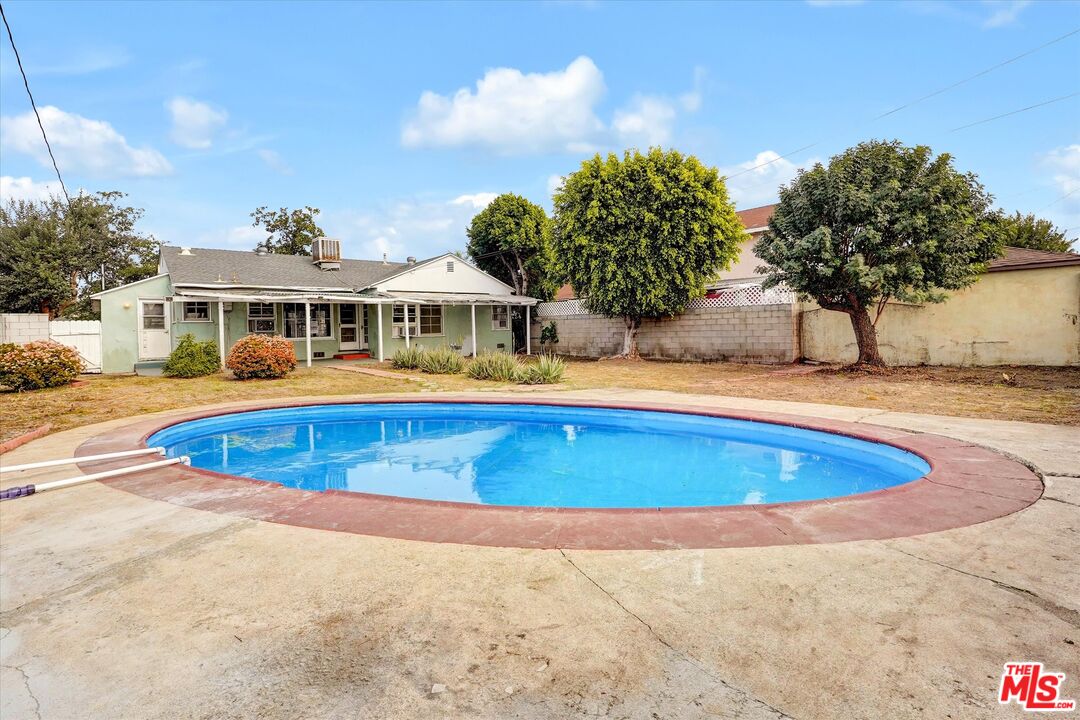 8759 Snowden Ave