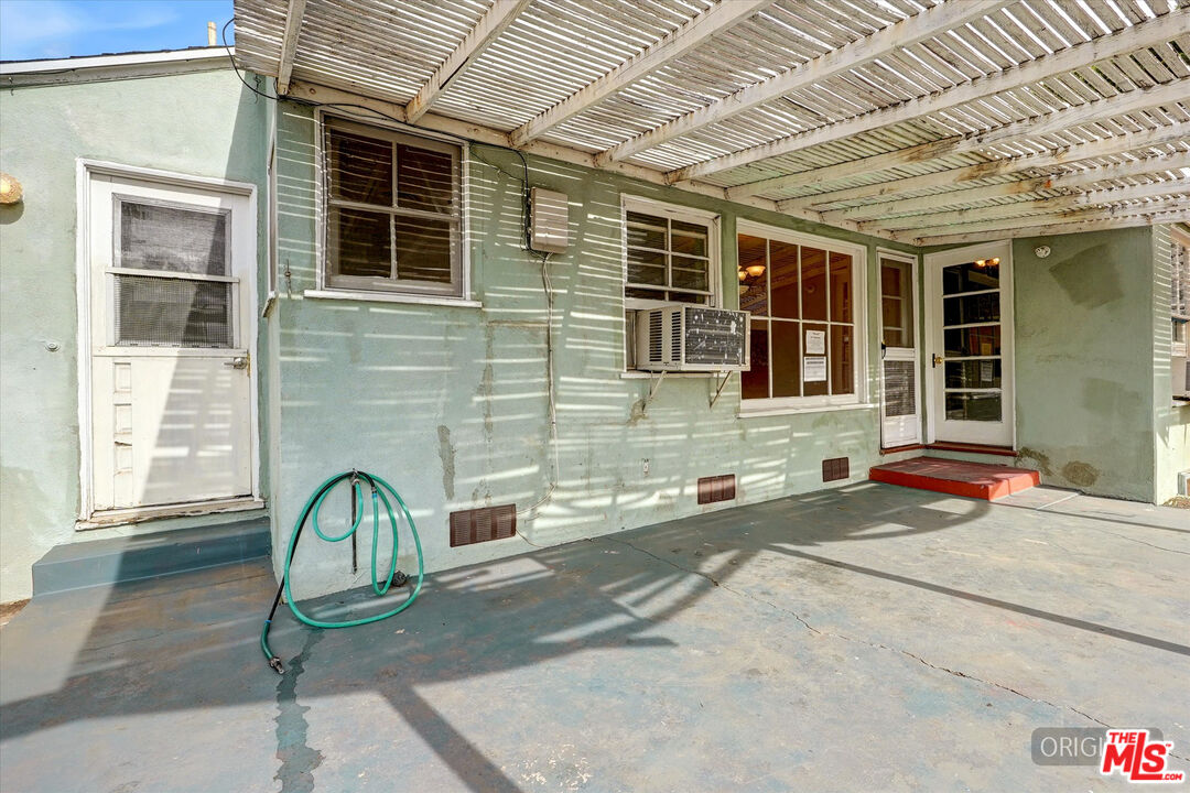 8759 Snowden Ave
