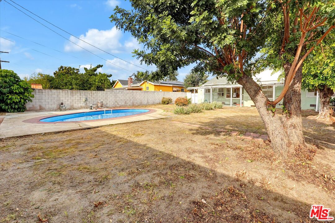 8759 Snowden Ave