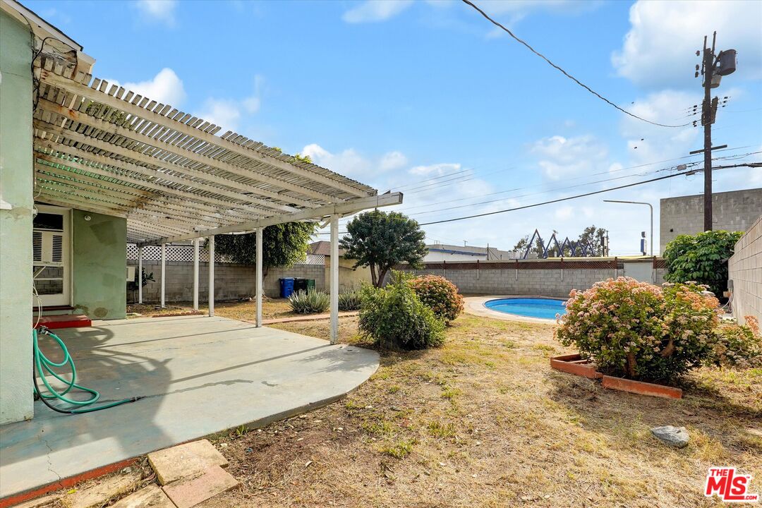 8759 Snowden Ave