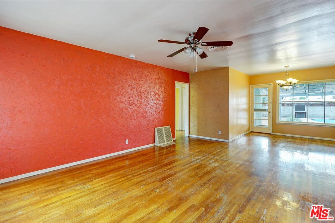8759 Snowden Ave