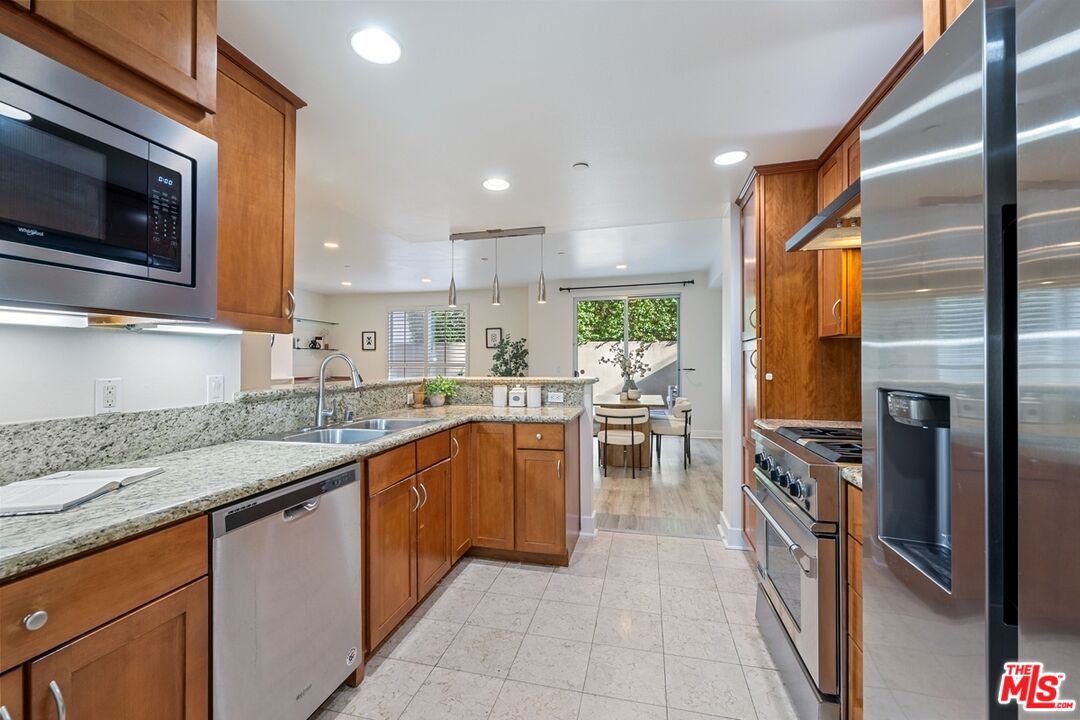 2240 S Beverly Glen Blvd Unit: 102