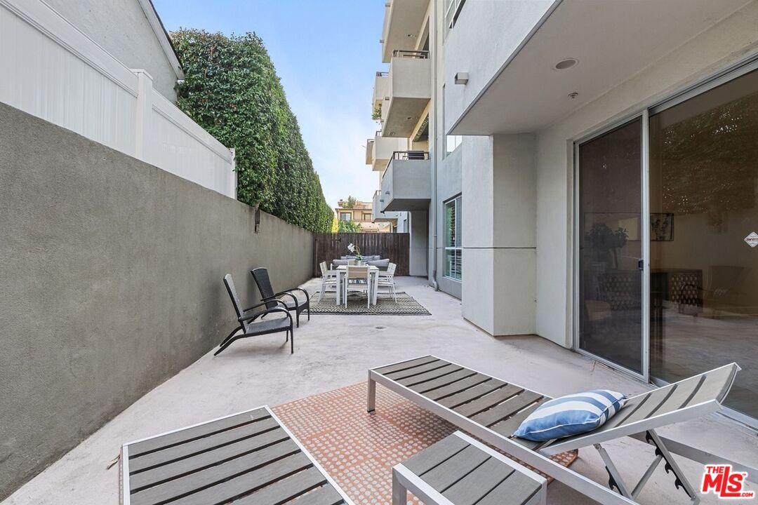 2240 S Beverly Glen Blvd Unit: 102