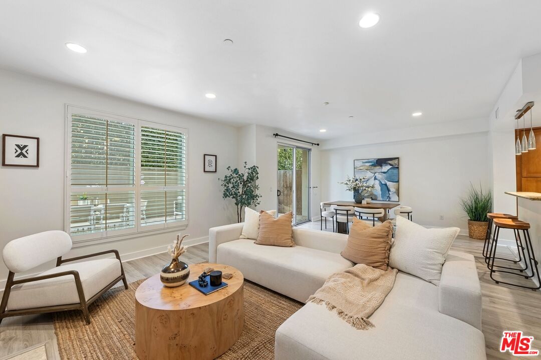 2240 S Beverly Glen Blvd Unit: 102