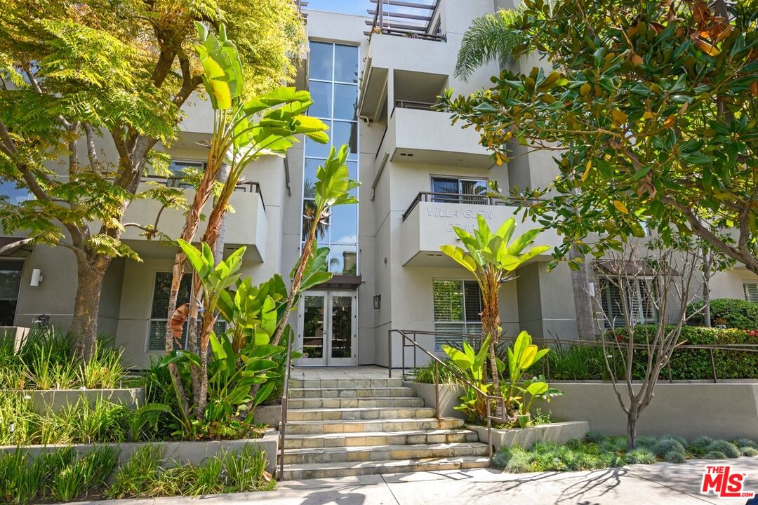 2240 S Beverly Glen Blvd Unit: 102