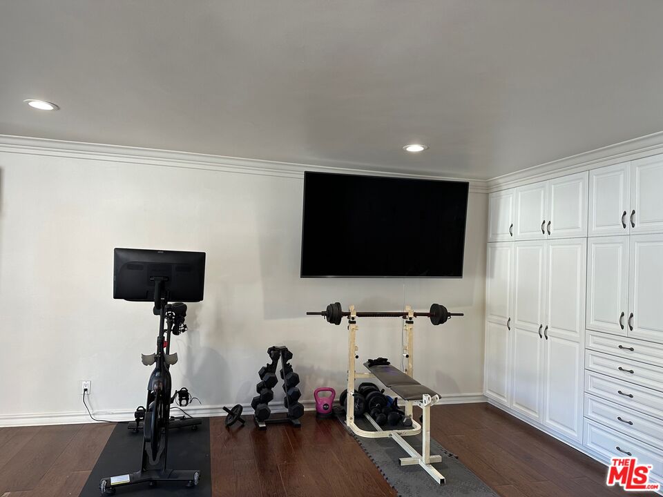 2120 San Ysidro Dr