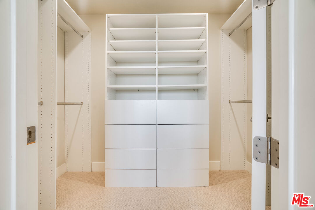 1517 S Bentley Ave Unit: 204