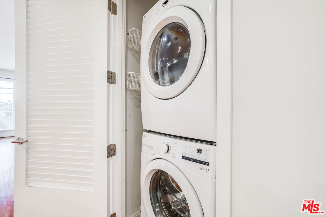 1517 S Bentley Ave Unit: 204