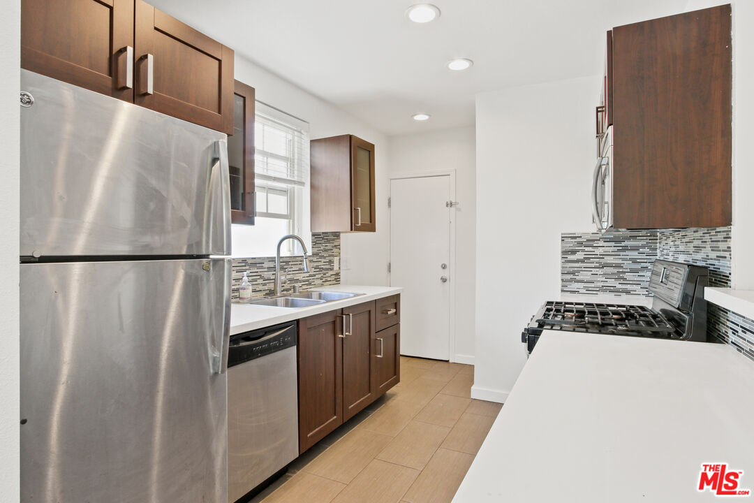 1335 Roxbury Dr Unit: 1337 1/2