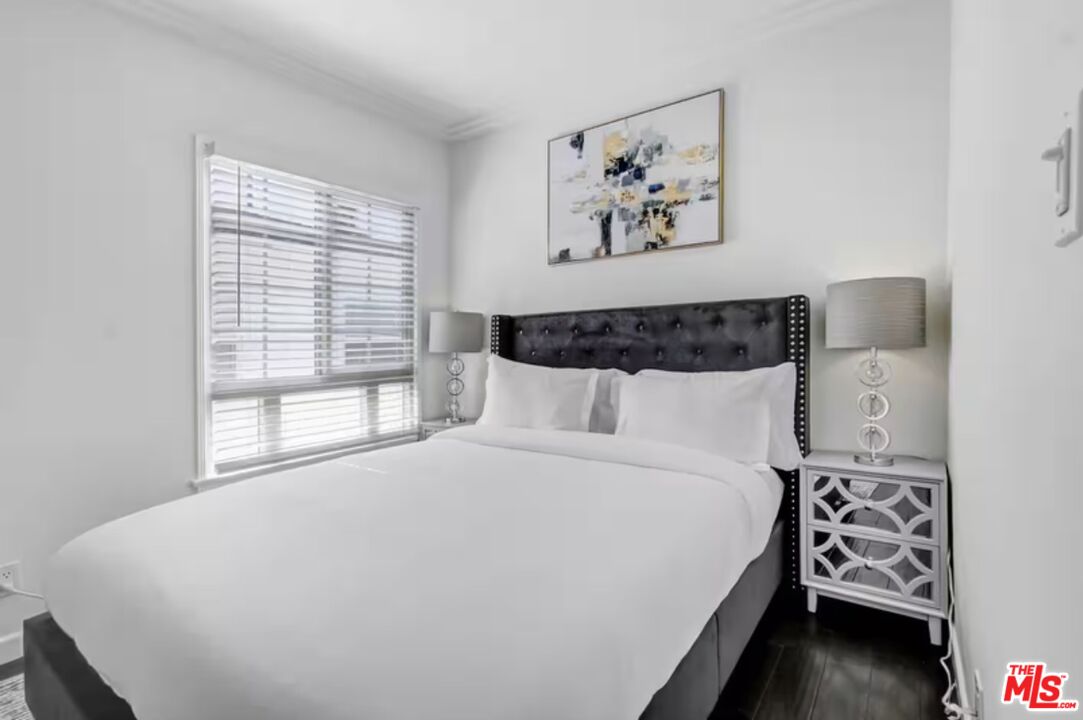 1335 Roxbury Dr Unit: 1337 1/2