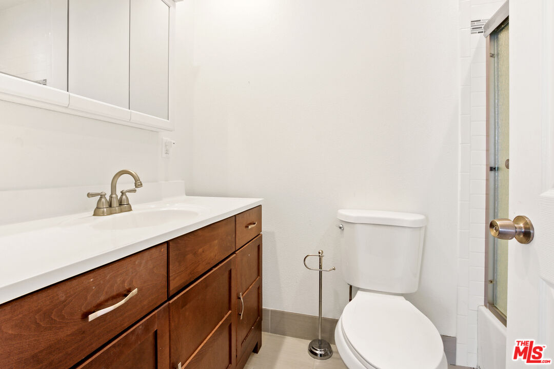 1335 Roxbury Dr Unit: 1337 1/2