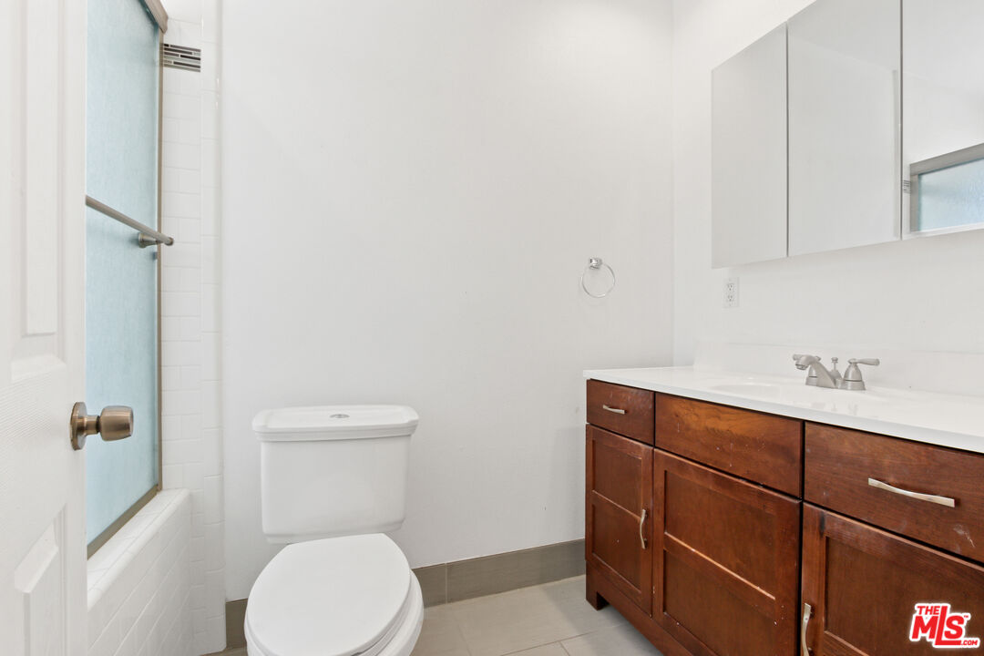 1335 Roxbury Dr Unit: 1337 1/2