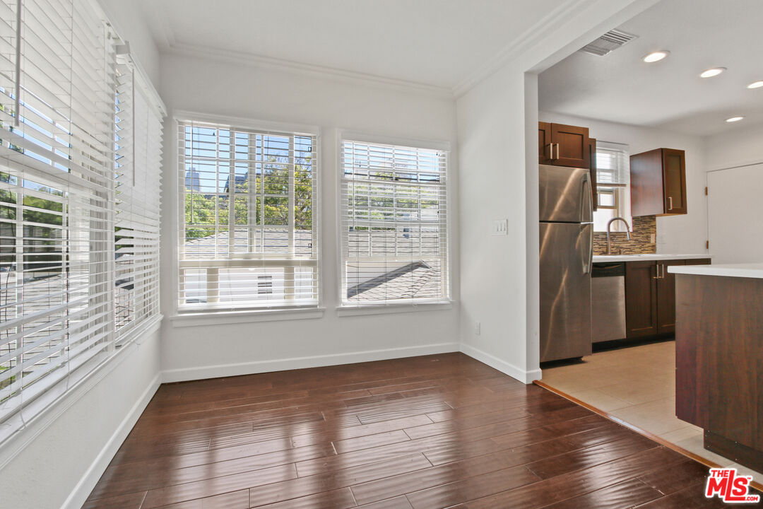 1335 Roxbury Dr Unit: 1337 1/2