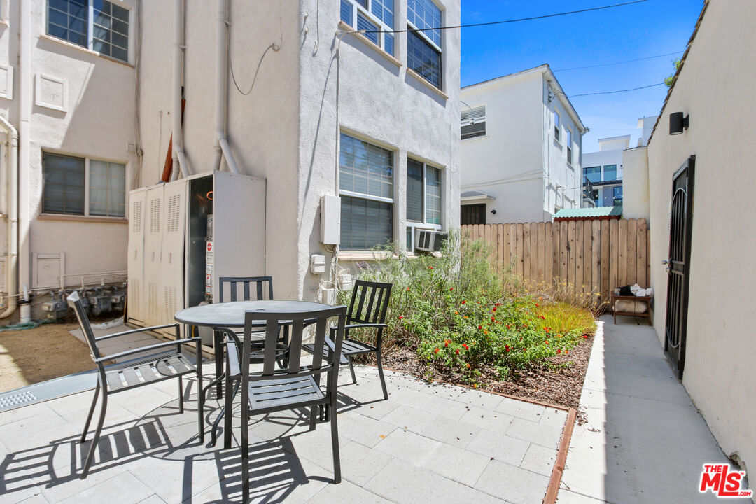 1335 Roxbury Dr Unit: 1337 1/2