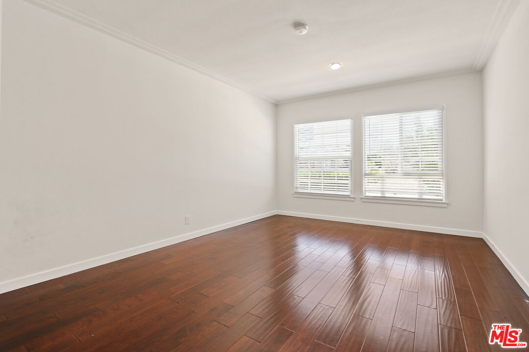 1335 Roxbury Dr Unit: 1337 1/2