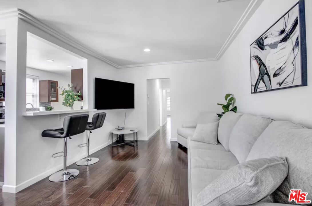 1335 Roxbury Dr Unit: 1337 1/2