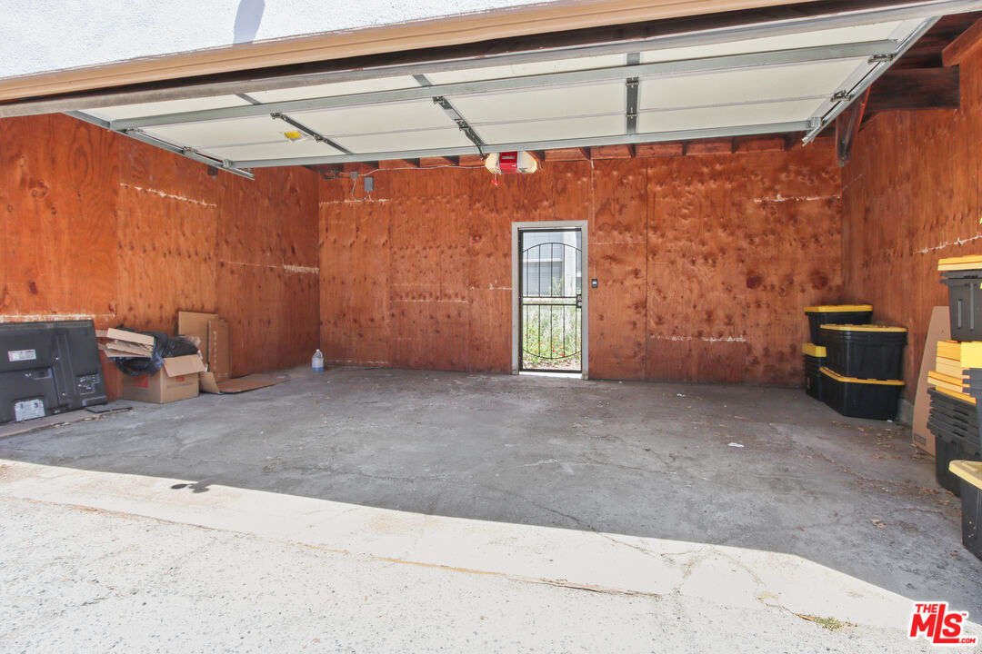 1335 Roxbury Dr