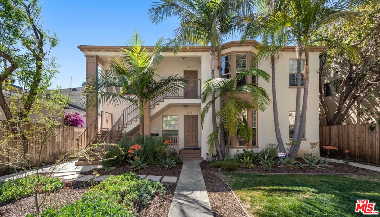 1335 Roxbury Dr
